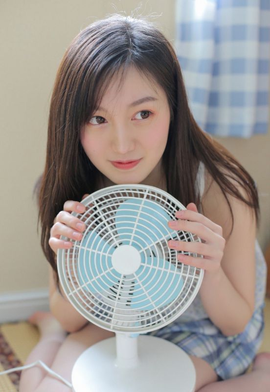 清纯少女私房吊带裙内衣性感写真图片
