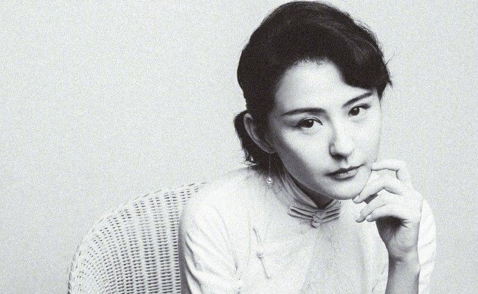美女短发御姐热依扎淡雅气质优雅秀丽复古写真