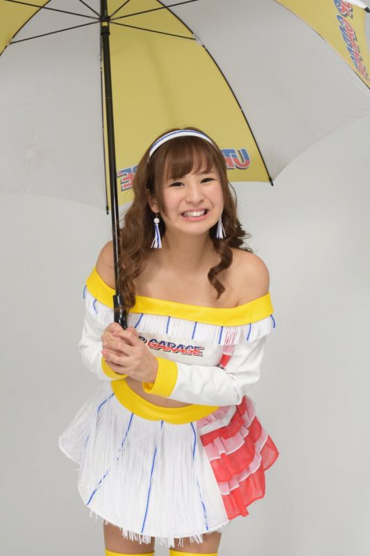 日本赛车女郎安田七奈私房美照可爱迷人