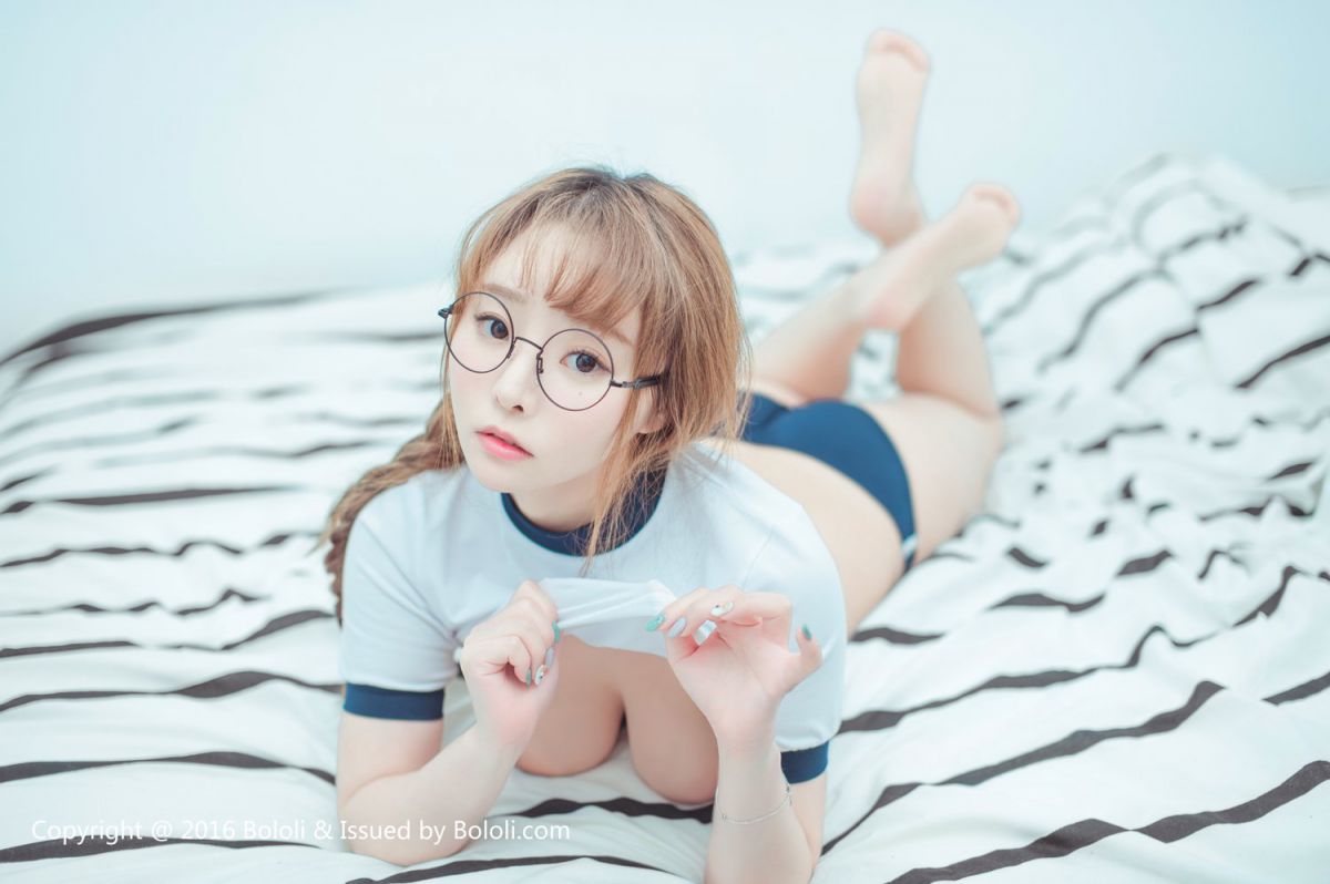 波萝社柳侑绮制服写真美乳诱惑