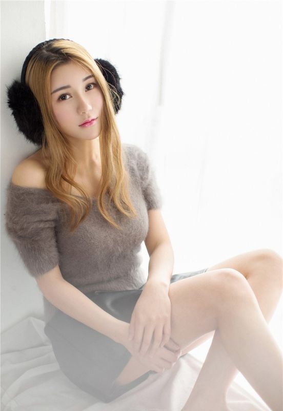 长腿美女辣妹齐逼超短裙翘臀私房性感爱液写真