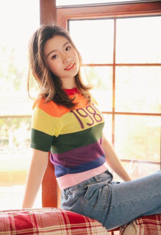 成熟气质美女私房性感卧室甜美个人写真艺术图片