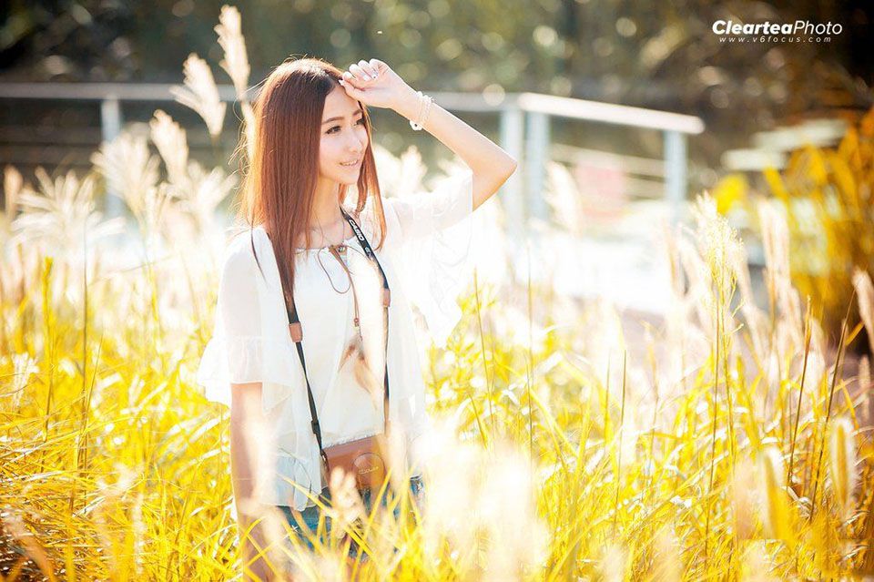 街拍甜美少女迷人写真照