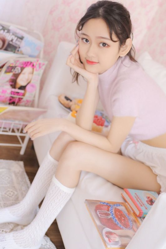 性感萝莉惹火内衣私房妖娆抚媚写真