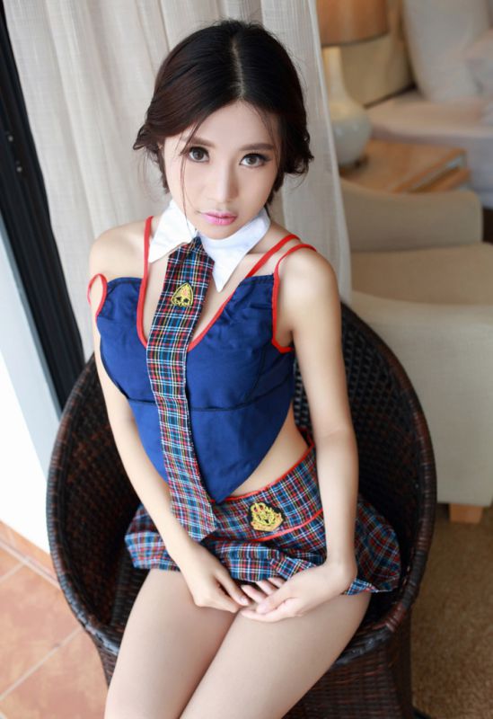 美女模特绮里嘉ula私房制服诱惑写真