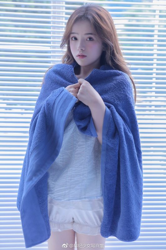 美少女网红白嫩玉体冷艳丰韵唯美养眼写真图片