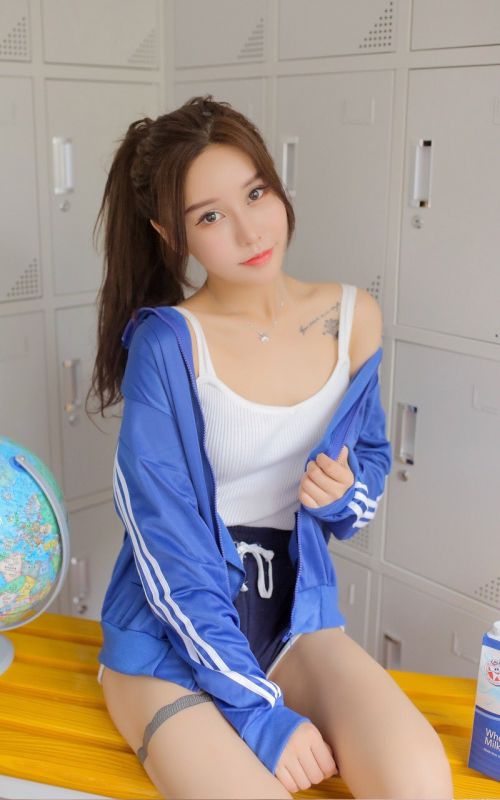 校园女神更衣室脱衣性感诱惑素人写真