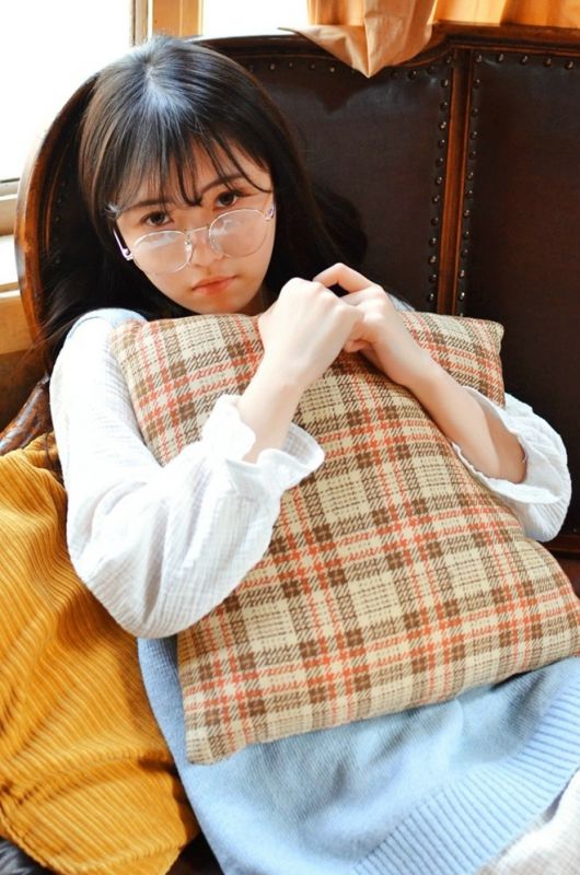 00后傲娇萝莉清纯居家私房生活照写真图片