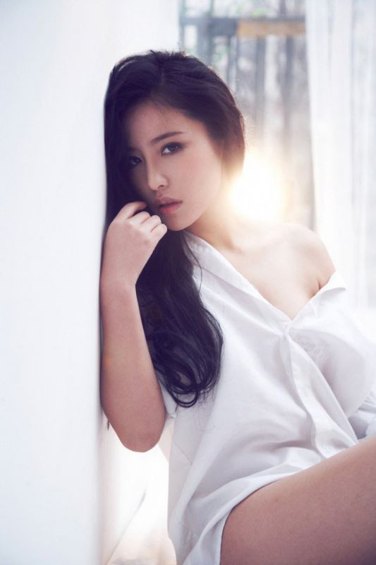 白衬衫美女私房性感写真照