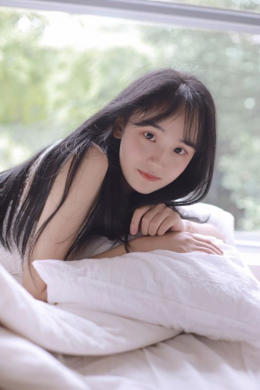 清纯少女床上妖娆内衣诱人性感私房写真图片