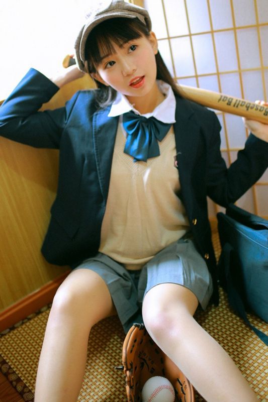 可爱萝莉体操服丰满美腿性感惹火写真