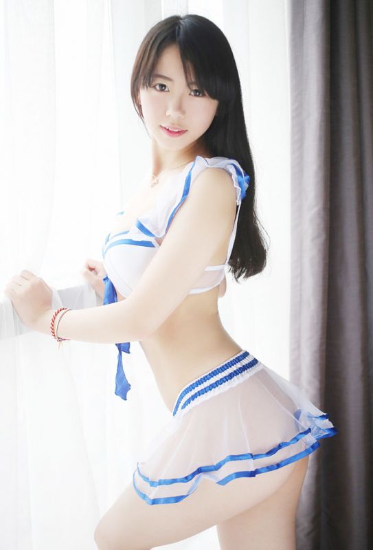童颜巨乳美女徐小宝性感透视装诱惑写照