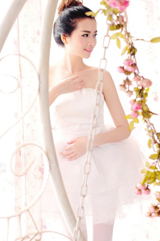 气质美女唯美白纱迷人写照