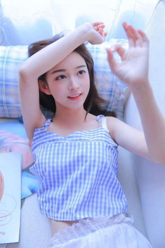 宅男女神梦幻唯美冷艳睡衣写真图片