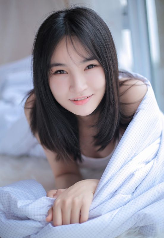 长发吊带睡衣少女清新养眼私房氧气写真