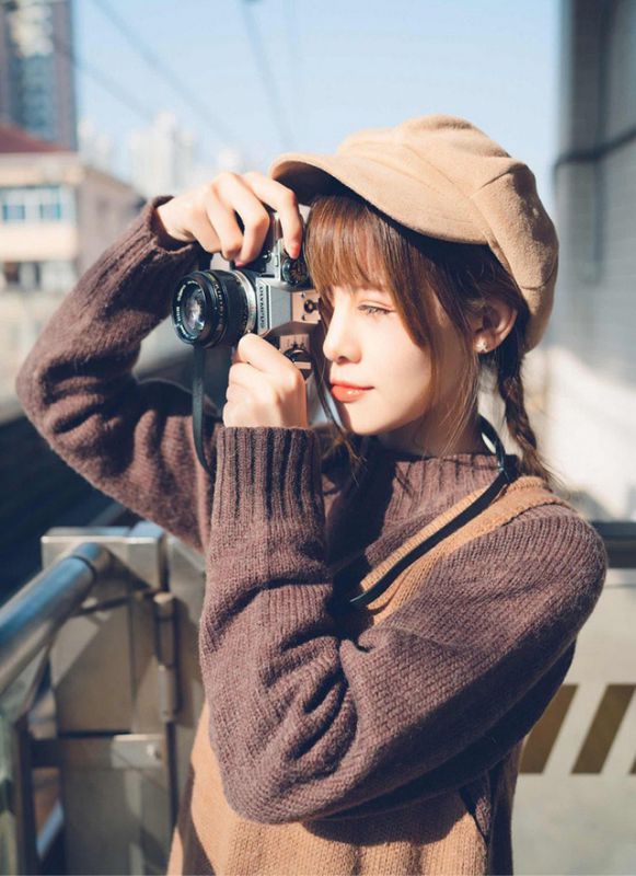 清纯文艺麻花辫美女户外小清新白嫩图片