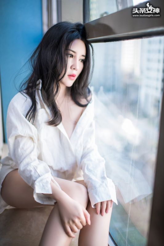 漂亮美眉图片SukkiQ可儿家居服私拍照