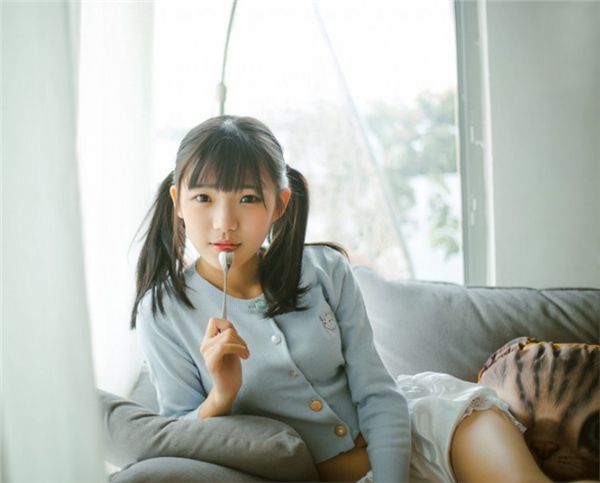 00后美少女夏日清纯写真
