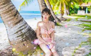 香艳甜美少女岛屿度假泳装美腿丰韵写真