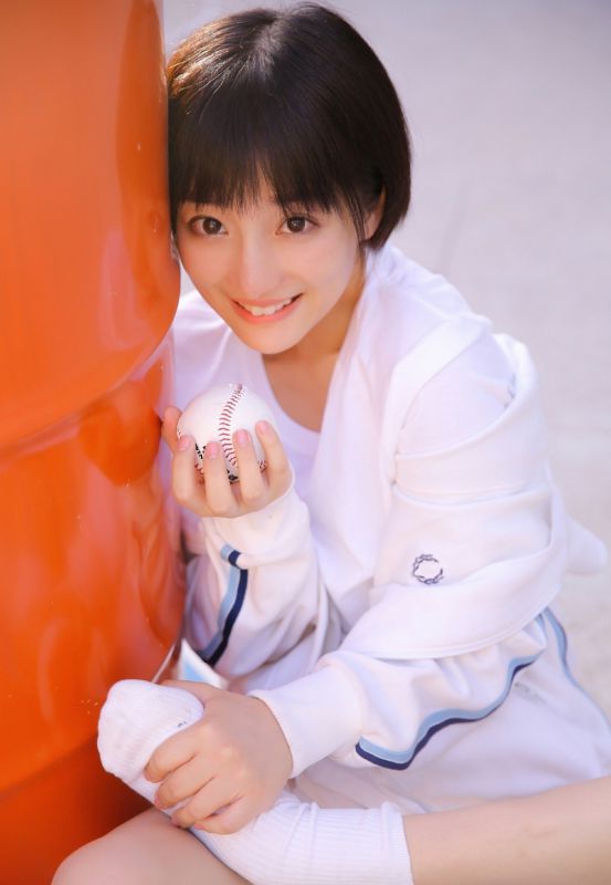 小清新短发网球少女失身胴体性感写真