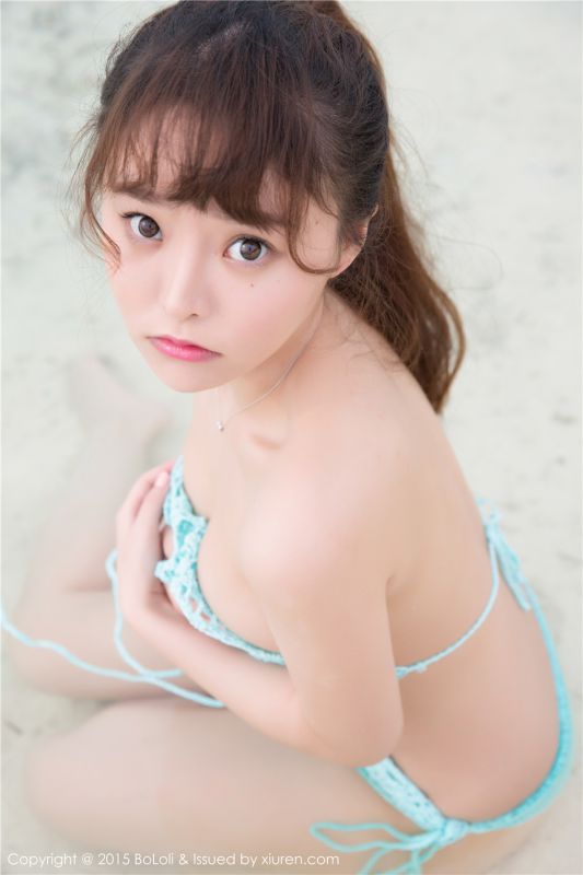 粉嫩美眉柳侑绮海滩另类比基尼诱惑写真