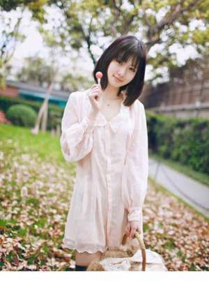 素人美女校花户外唯美写真照