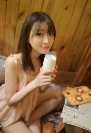 牛乳少女甜美清纯女神吊带睡裙内衣个人写真