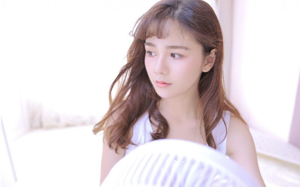 吊带背心美少女白嫩私房惹火性感照写真图片