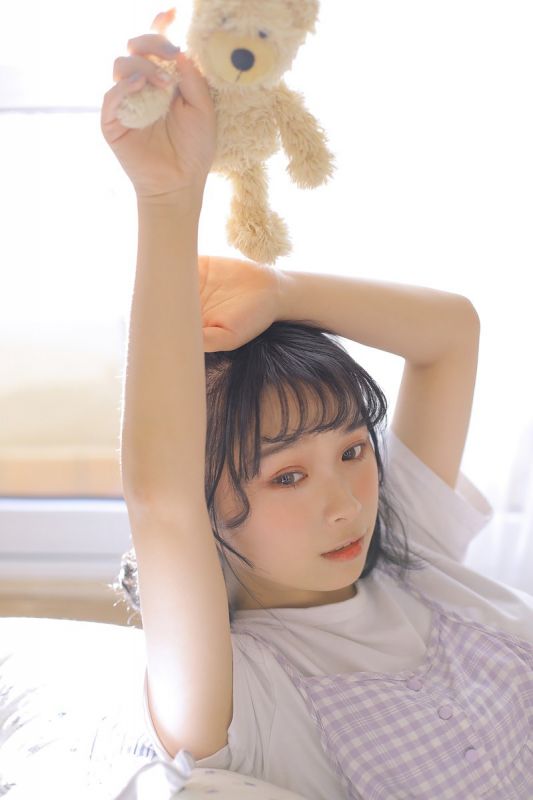 00后萝莉美女床上香艳白嫩可爱班花清纯写真图片
