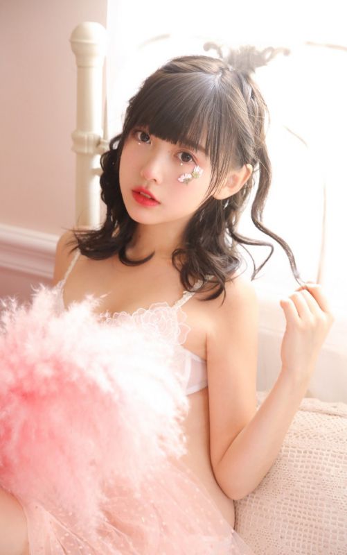 大胆开放萝莉甜美花边情趣内衣性感酥胸图片