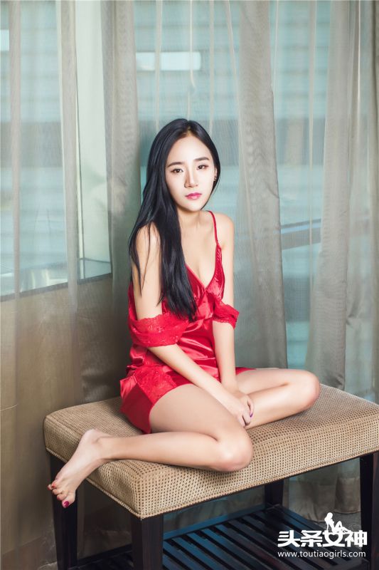 原味内衣大学生美女酒店开嫩苞厕所摸胸亲吻照