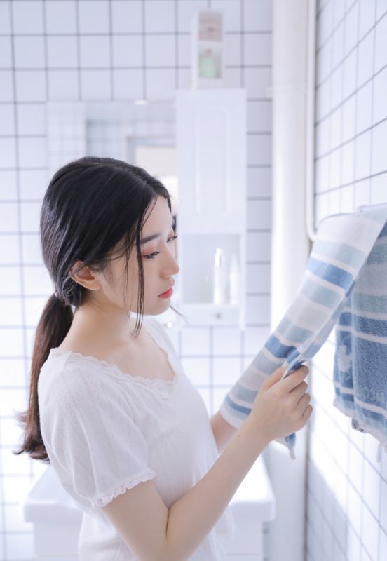 萝莉少女私房洁白睡裙小清新美女写真