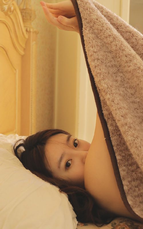00后美女床上销魂自慰春光泄露香艳内衣私房性感图片
