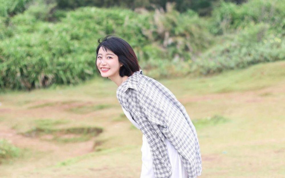 氧气美女户外小清新淑女装养眼清纯写真图片