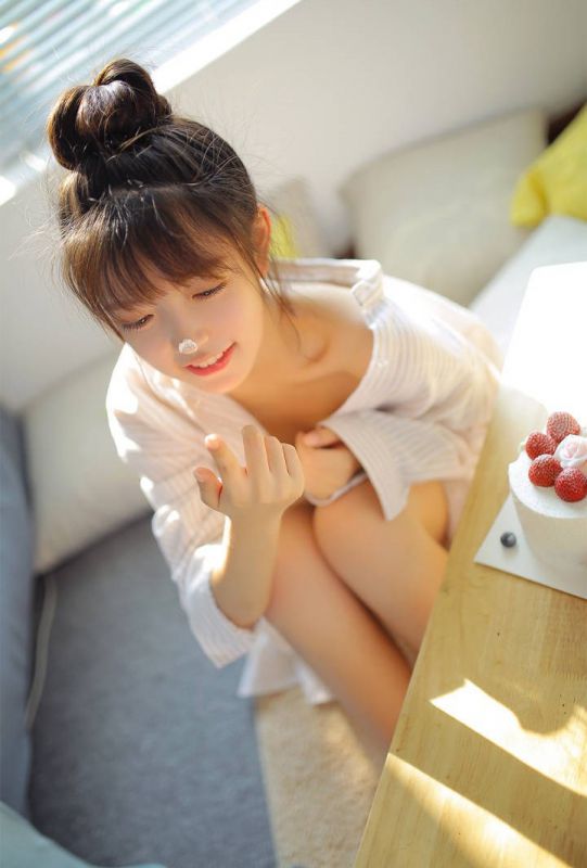 长腿翘臀美女性感撩人私房写真图片