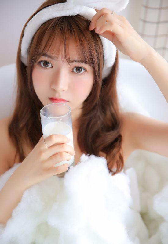 洗澡女孩清纯风骚性感粉嫩美女写真
