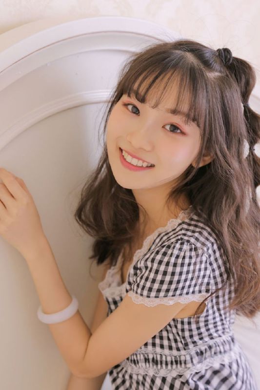 甜美女孩私房床上撩裙萝莉诱惑写真
