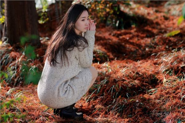 素颜美女户外迷人写真照