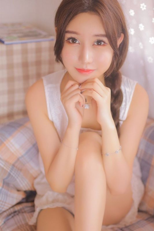 麻花辫淑雅少女私房香艳唯美诱人美女写真