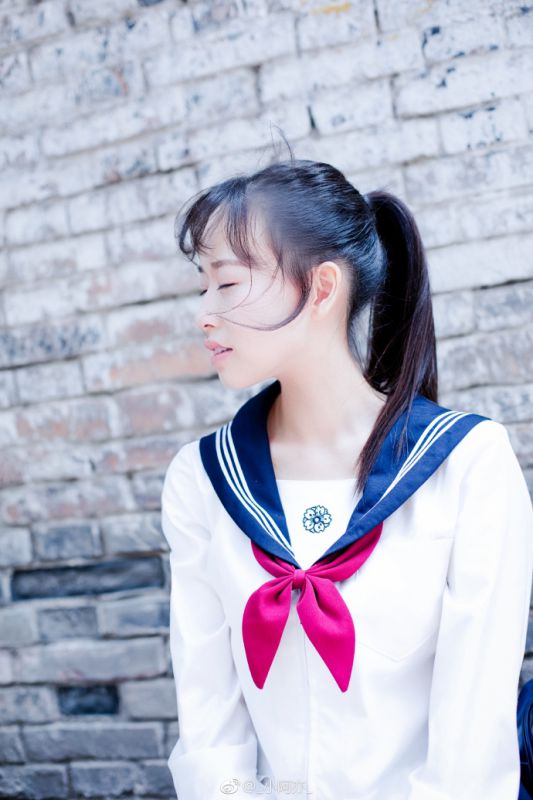 日本校园学生妹黑丝水手服绝对领域诱惑美女写真