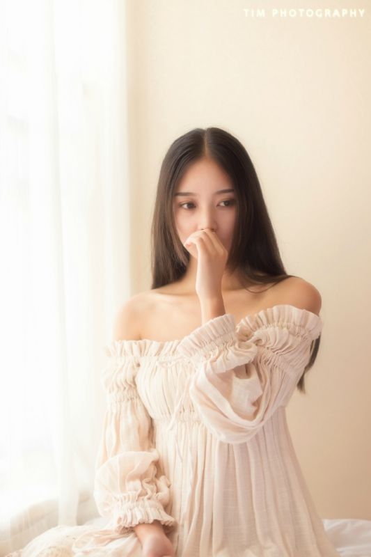 长发美女冷艳女神气质光滑玉体人体艺术性感写真