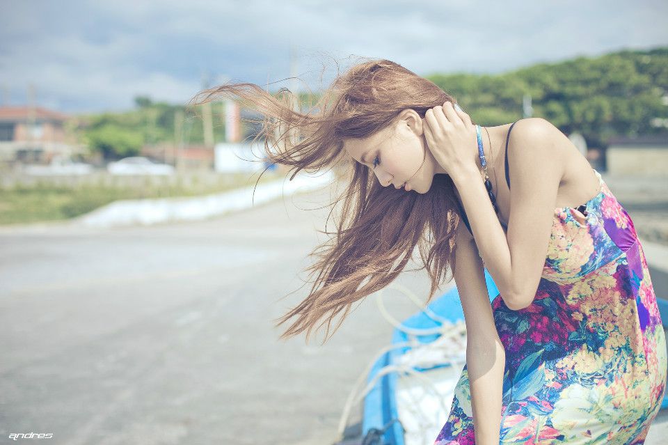 气质美女波西米亚长裙风情写真