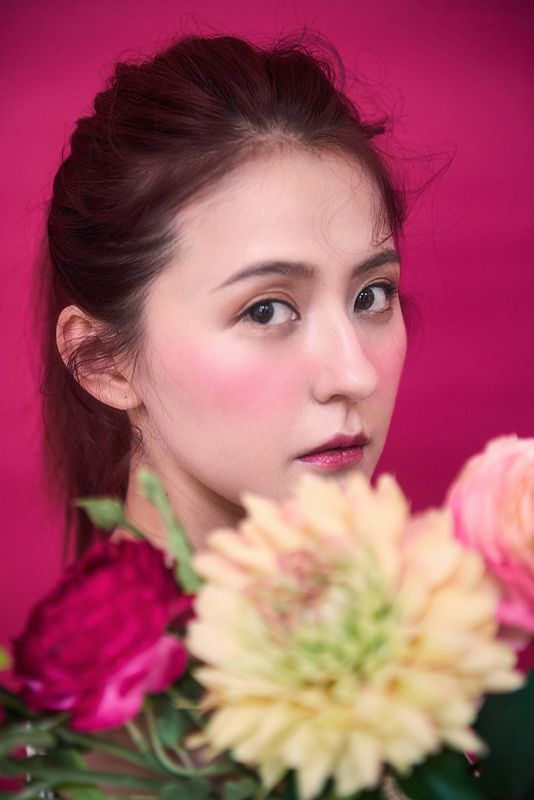 惹火美女热依扎长腿美足性感翘臀写真图片