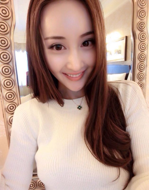 甜美女孩王若心最新生活照
