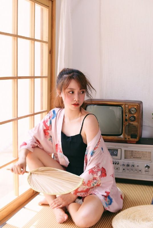 阳光运动少女私房照骨感人体艺术摄影写真