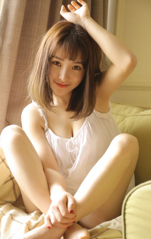 短发美女酥胸深沟丰满巨乳吊带内衣性欲诱惑写真图片