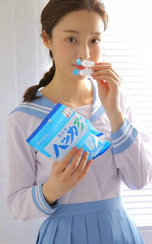 日本美女校园学生妹大胆开放性欲全体自慰诱惑写真