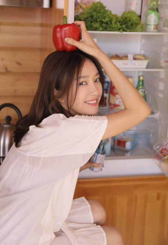 风骚少妇秦岚私房美腿内衣诱惑抚媚图片