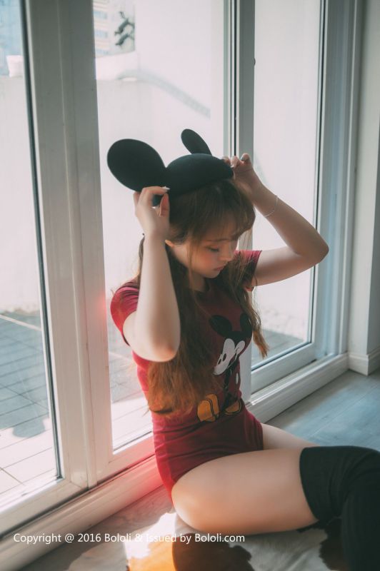 90后小美女七宝高清养眼私房照