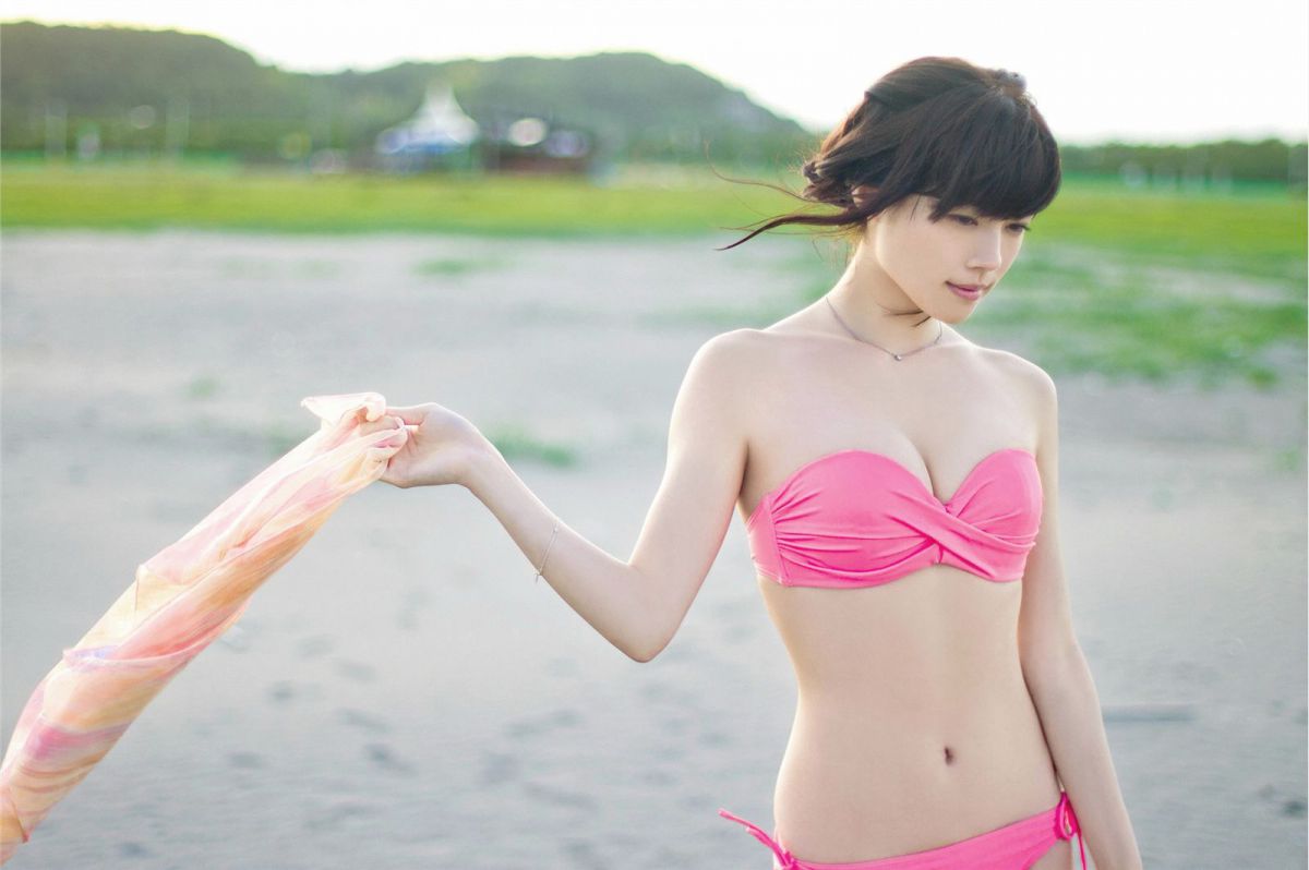 日本90后美女松川佑依子清新外拍